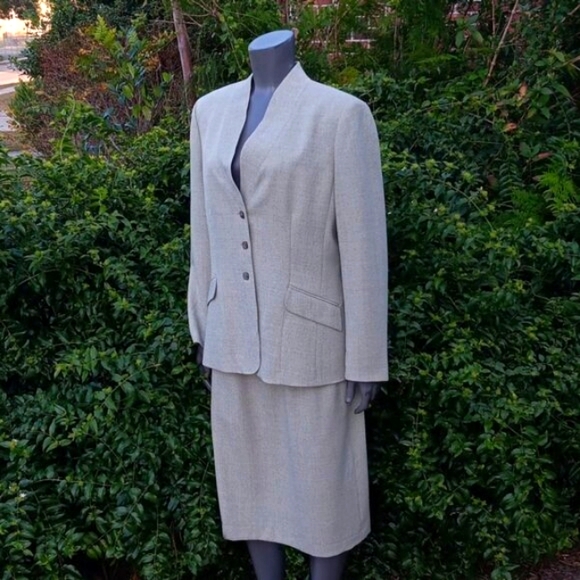 KASPER LADIES LIGHT GRAY COLLARLESS (2) PC SKIRT SET - Picture 3 of 17